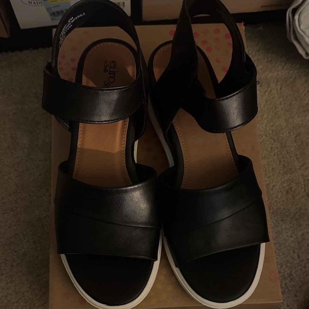 Euro soft Jena 8.5 Women's Black Sandals with White Soles